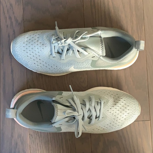 NIB Nike Women's Odyssey React Sneakers - Picture 5 of 9